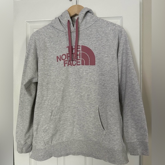 Tops - The North Face women’s hoodie